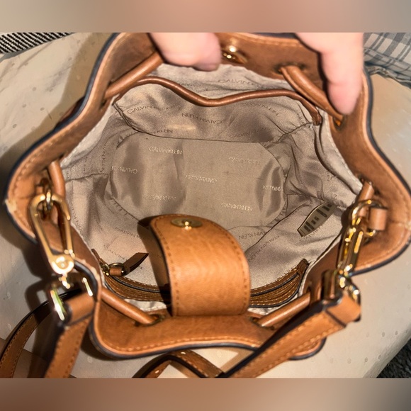 Calvin Klein Crossbody Bucket bag with Drawstring in Brown EUC - Picture 9 of 12